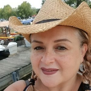 Meet your Posher, Leticia